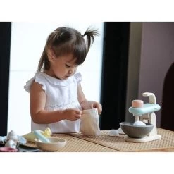 Plantoys Stand Mixer Set -Kids Toys Store 3624 Lifestyle 02