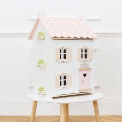 Roseheart Wooden Dolls House -Kids Toys Store H124 rose heart house on round table